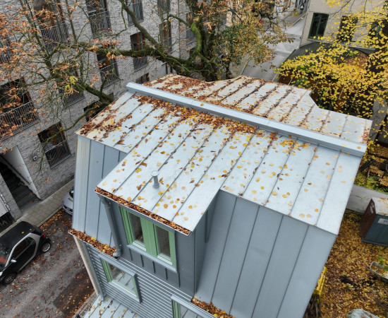 Metallflachdach Herbst
