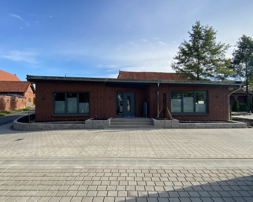 Modernes Backsteingebäude